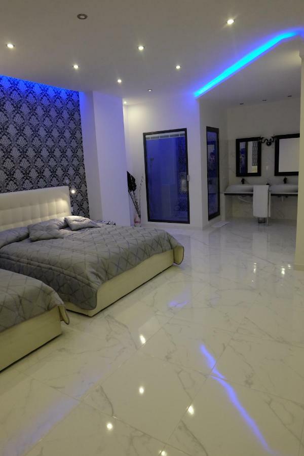 White Room Idromassaggio Su Richiesta نابولي المظهر الخارجي الصورة