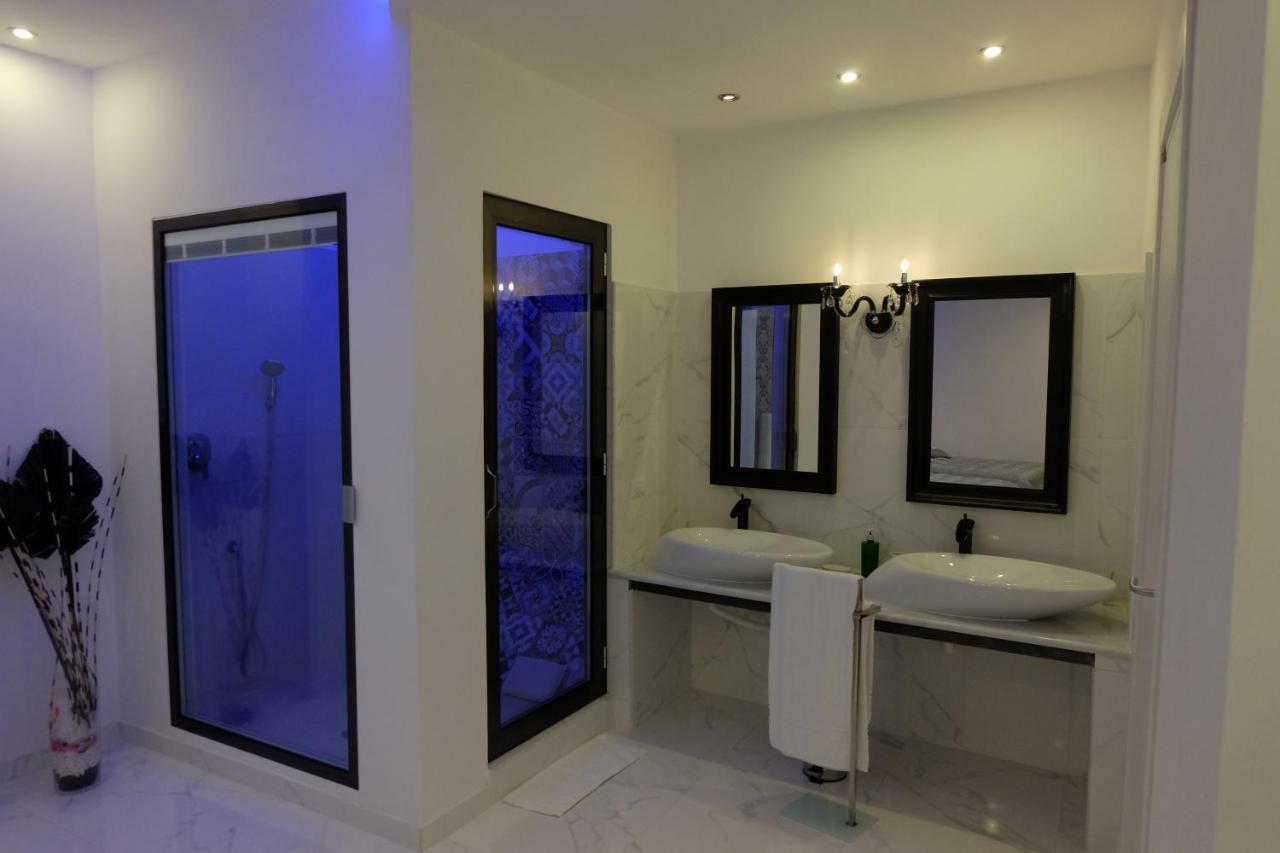 White Room Idromassaggio Su Richiesta نابولي المظهر الخارجي الصورة