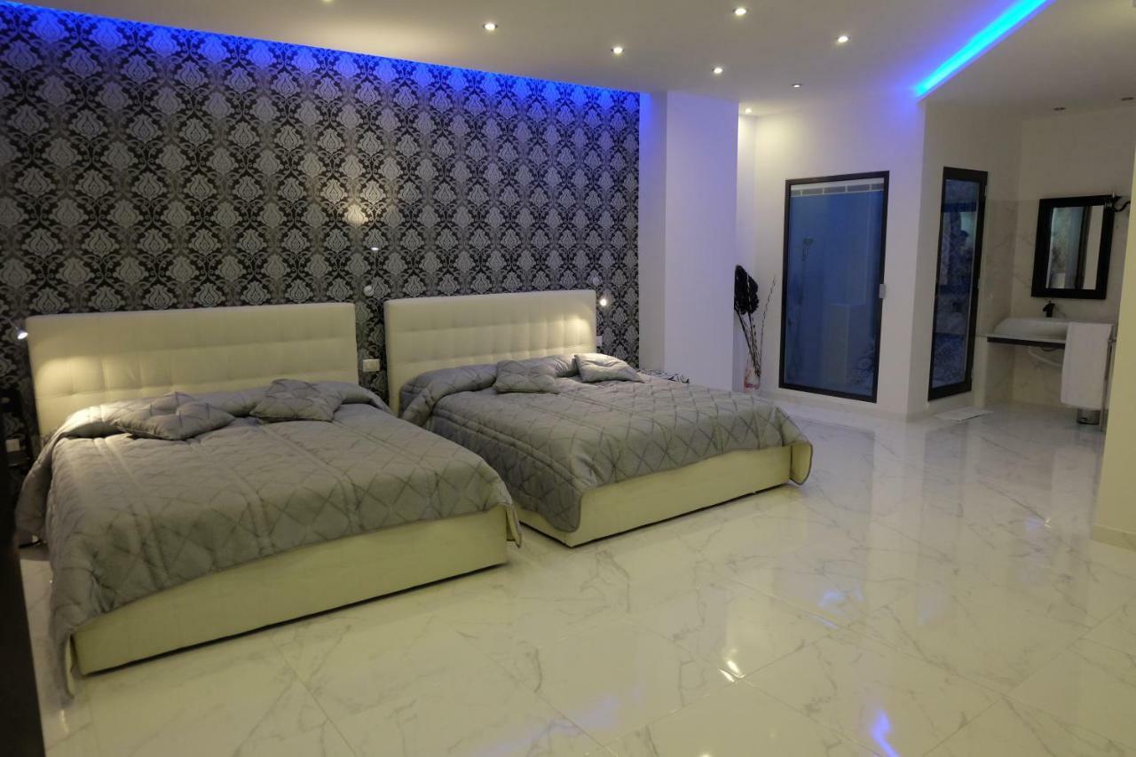 White Room Idromassaggio Su Richiesta نابولي المظهر الخارجي الصورة