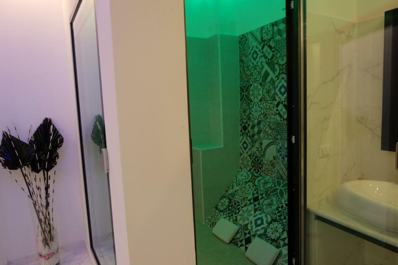 White Room Idromassaggio Su Richiesta نابولي المظهر الخارجي الصورة